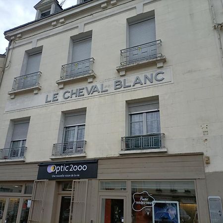 شقة Le Cheval Blanc La Chartre Sur Le Loir المظهر الخارجي الصورة